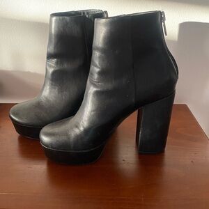 Black Steve Madden boots size 5.5